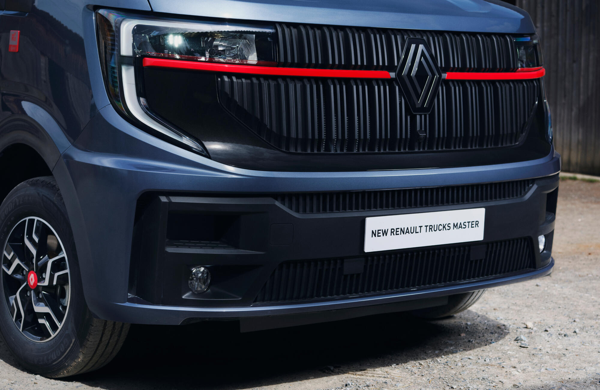 Renault Trucks Master Red EDITION Exclusive - detail of the radiator grille