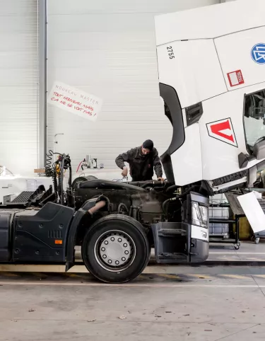 technician at work on a Renault Trucks T cabin lowered