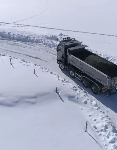 Truck on a snow-covered road, picture from episode 1 of the webseries "Drivers are Heroes"