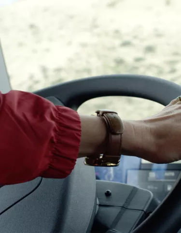 Driving, close-up on her left hand, picture from episode 2 of the webseries "Drivers are Heroes"