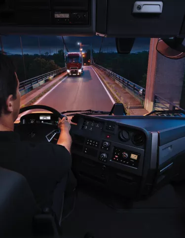 Renault Trucks T High : inside of the cabin with the new tactile screen (Roadpad)