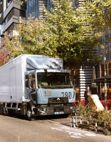 Renault Trucks D Cab 2.1 m delivering in town
