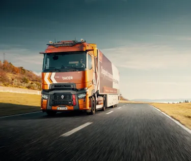 Model year 2025 - Renault Trucks T High Smart Racer on the road
